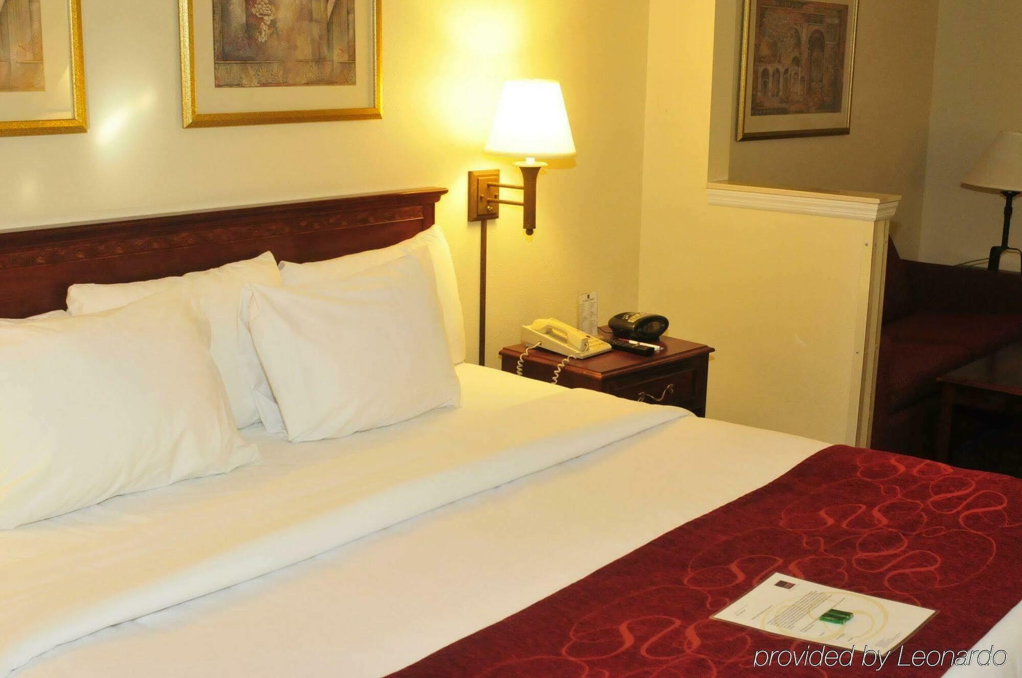 คอมฟอร์ต สวีท นวร์ก - แฮริสัน Hotel นูวาร์ก ภายนอก รูปภาพ